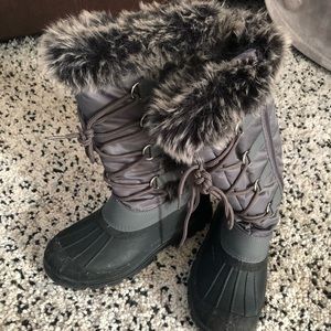 Grey Snow Boots 🥾